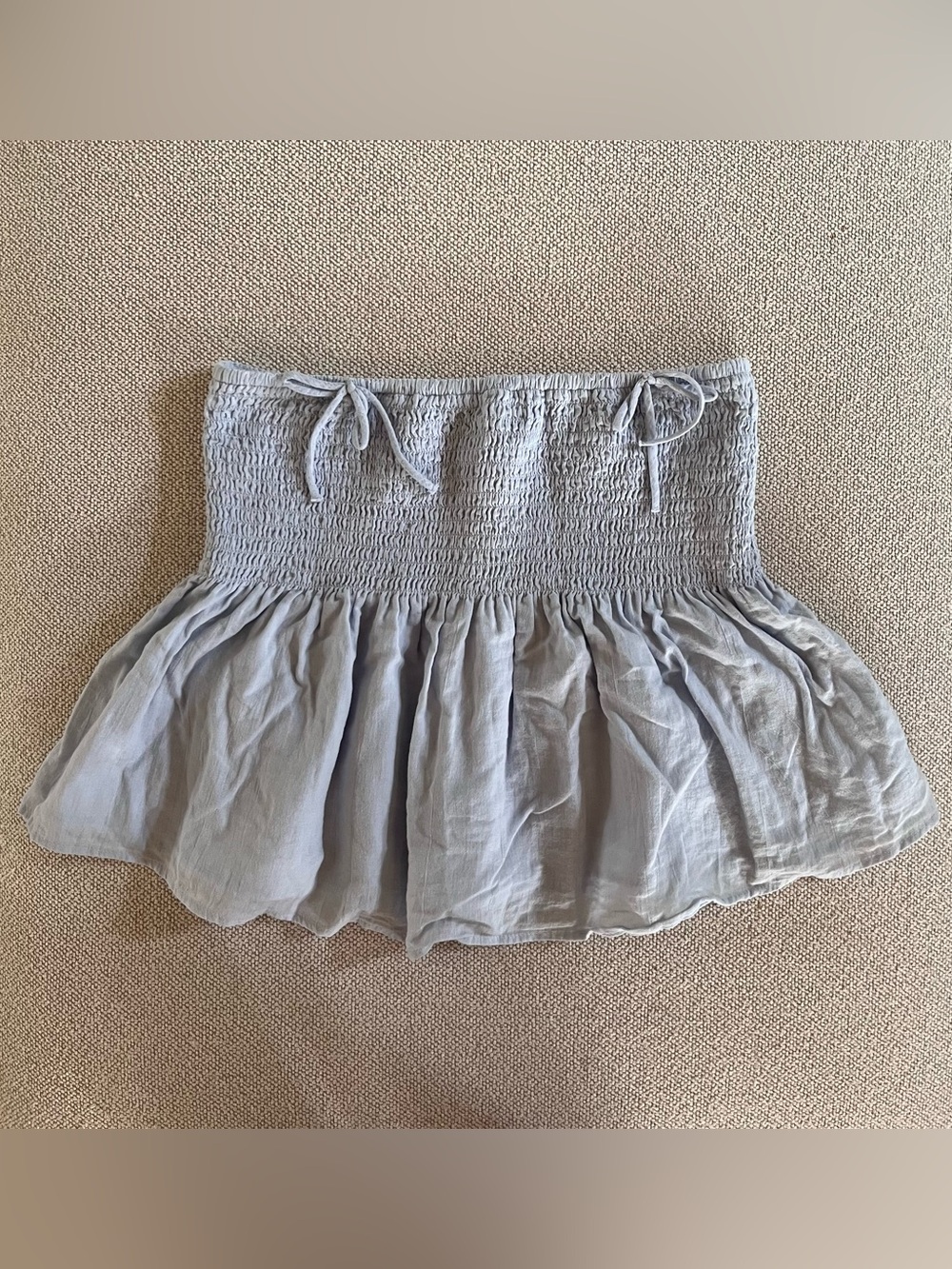 AMERICAN EAGLE SMOCKED BABYDOLL TUBE TOP WITH ATTACHED PEPLUM HEM. BLUE /SIZE S